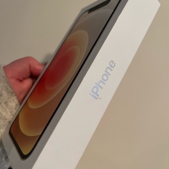 White IPhone 12 - Picture 2 of 12